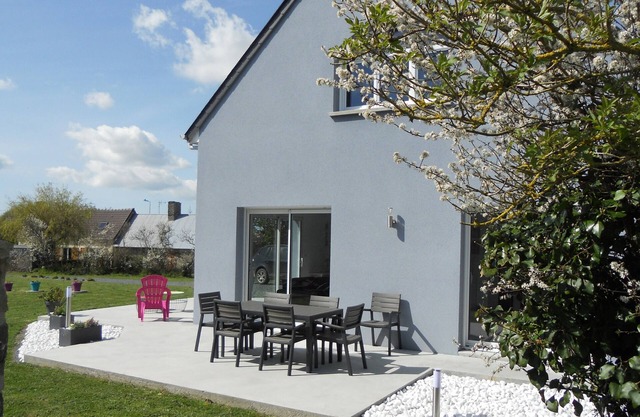 SEASIDE HOUSE IN NORMANDY - NEAR PORTBAIL AND CARTERET