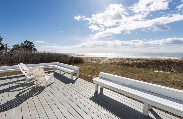 Seaside Sanctuary: Luxurious Beachfront Haven at Crescent Surf