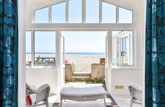 Seasidings, Pagham - sleeps 10 guests in 5 bedrooms