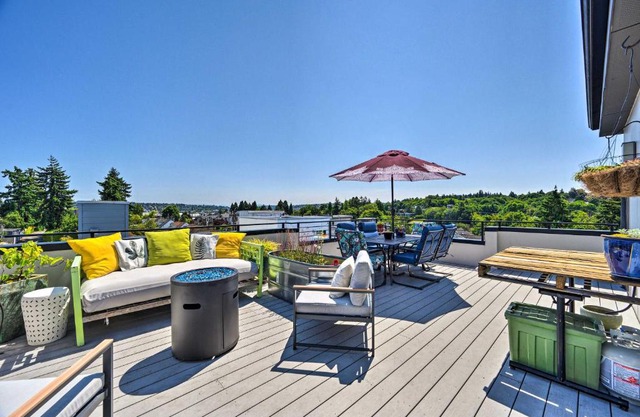 Seattle Retreat with Canal and Mountain Rooftop Views!