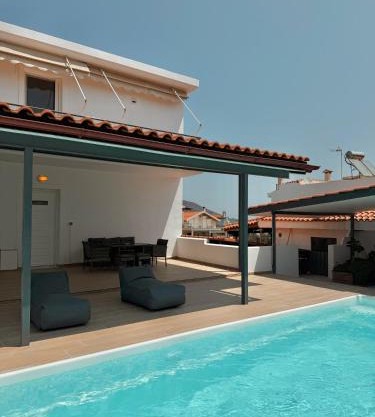 Seaview Complex with Pool