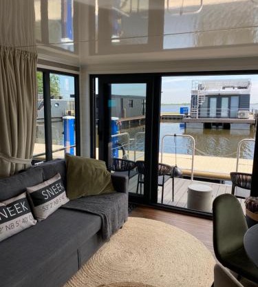 SeaYou House boat