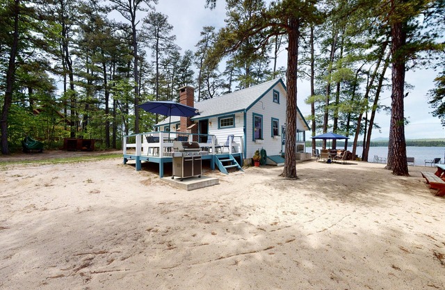 Secluded bayfront cottage with private beach, grill, & bay views