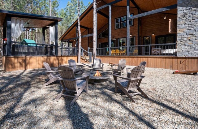 Secluded Cabin! Hot Tub! Fire Pit! Dirt Trails