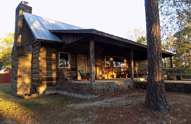 Secluded Cave Creek Cabin where you can Restore Your Soul, sleeps 17