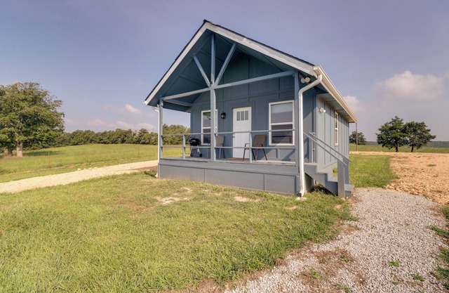 Secluded Compton Home: Natural Views & WFH Station