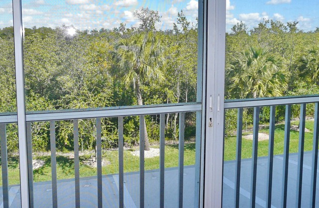 Secluded condo in quiet section of Island w/ heated pool & hot tub
