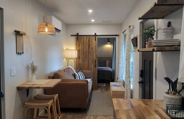 Secluded Container home In the country. Hot tub. Fire pit. Retreat