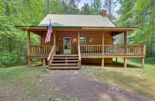 Secluded Cross Creek Cabin with Deck and Fire Pit!