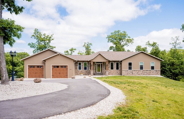 Secluded Family Resort Sleeps 25 people! Handicap accessible! Private Beach!nn