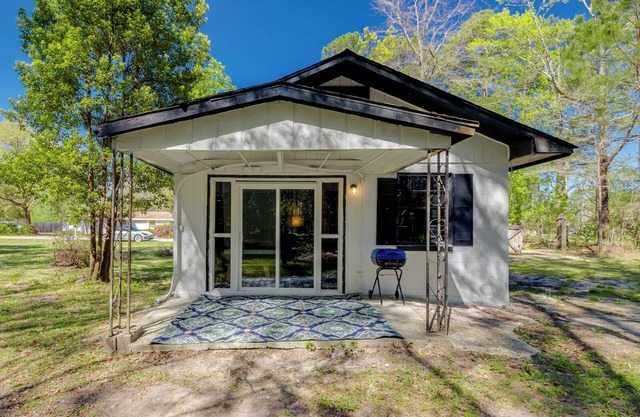 Secluded House Close to Sav Airport