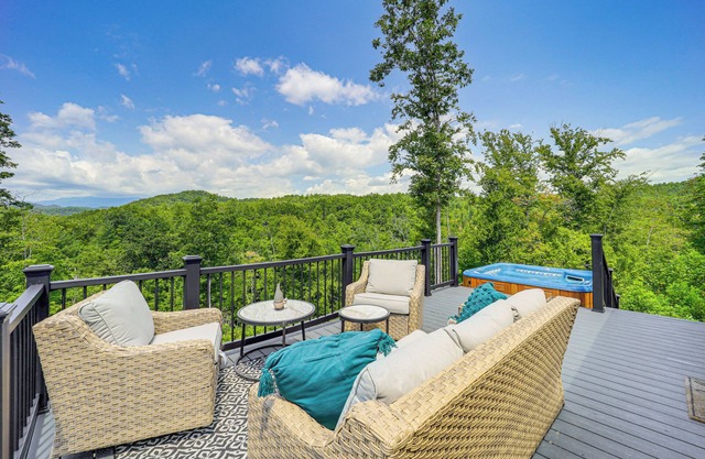 Secluded Lenoir Tiny Home w/Private Hot Tub!