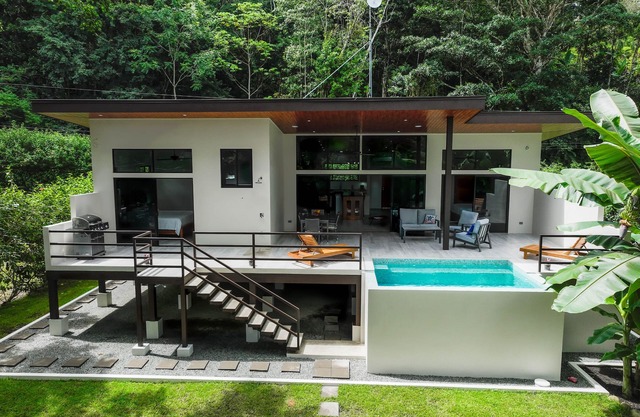 Secluded Luxury Rainforest Villa on the Baru River close to Dominical Beach !