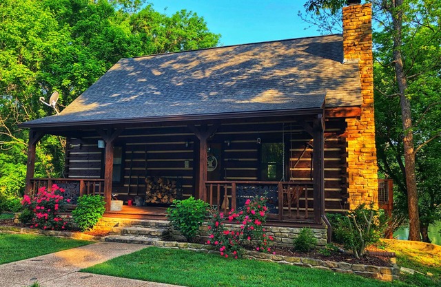 Secluded, Luxury Retreat On The Banks Of The White River