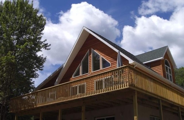 Secluded,Mountain View, House, Hot tub, Wifi, King beds, Near Cacapon State Park