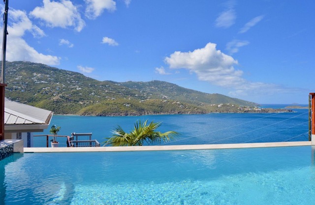 Secluded peterborg Villa-July 4 open! Enjoy sweeping views of Magens bay