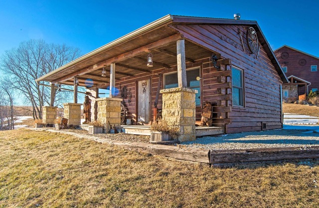 Secluded Powersville Cabin: 25 Mi to Lake Paho!
