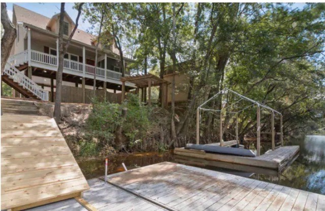 Secluded Riverfront Get-A-Way