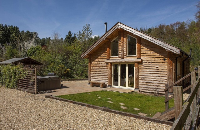 Secluded, rural retreat for 6 nestled in Sherwood Forest, with hot tub