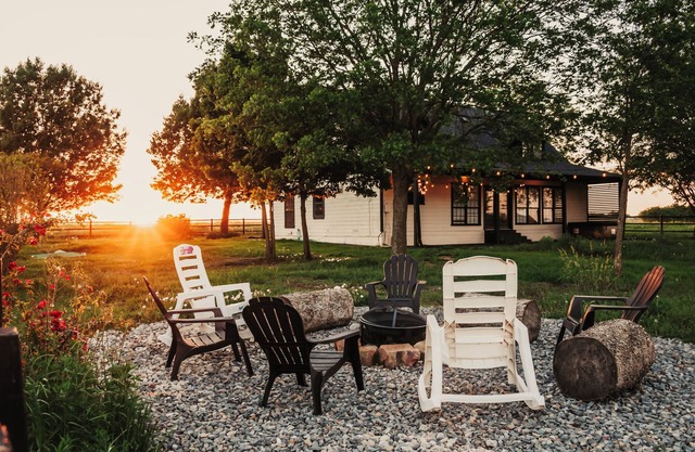 Secluded TX Ranch Retreat. Romantic Sunsets , Hot-tub, Pet-friendly & Gated!