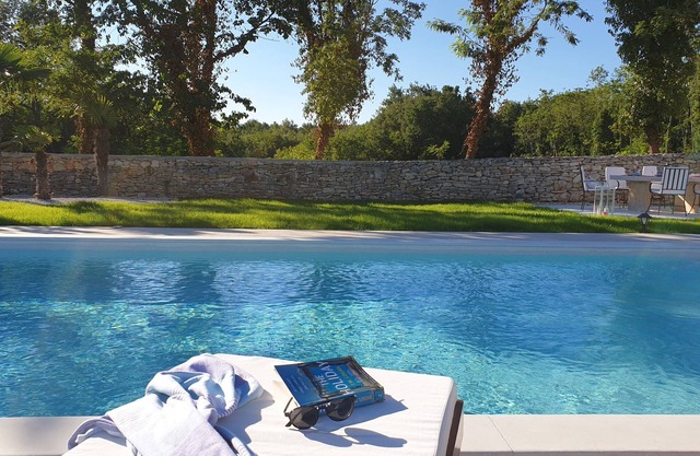 Secluded Villa, large refreshing pool, tranquility, family&pet friendly