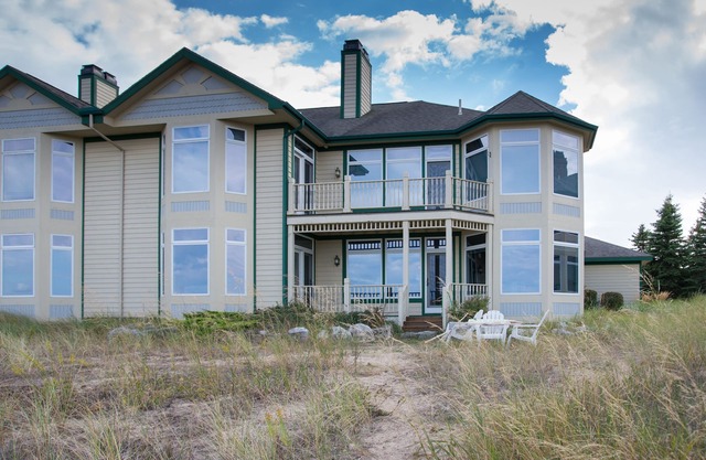 Second Floor Lake Michigan Condo with Sunset Views