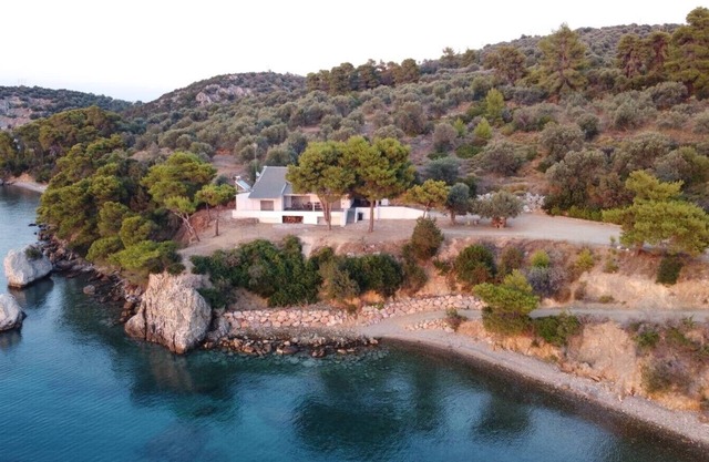SECRET PARADISE-MODERN HOUSE-PRIVATE SMALL BEACH