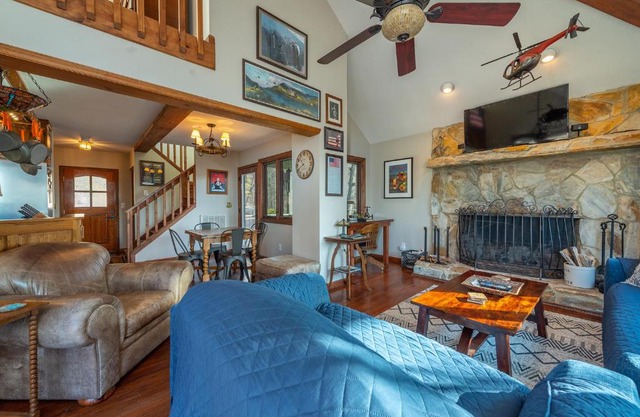 See Level Charcoal Grill, Deck & Breathtaking Year-Round Mountain Views!