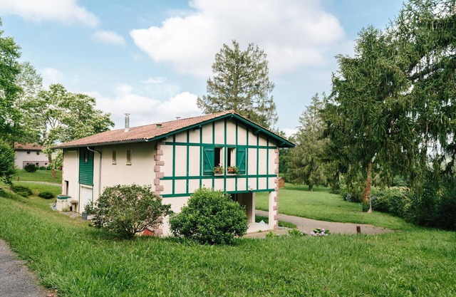 See Promotion 2024! Domaine du Lac d'Harrieta: Your vacation in the Basque Country.