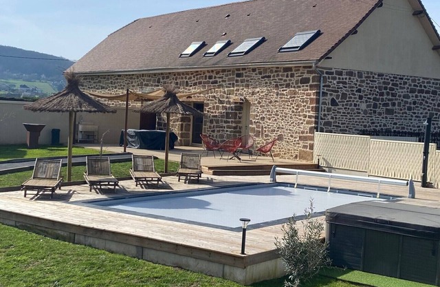 SELF-CATERING GITE LA PABLELA IN THE COUNTRYSIDE PRIVATE POOL JACUZZI