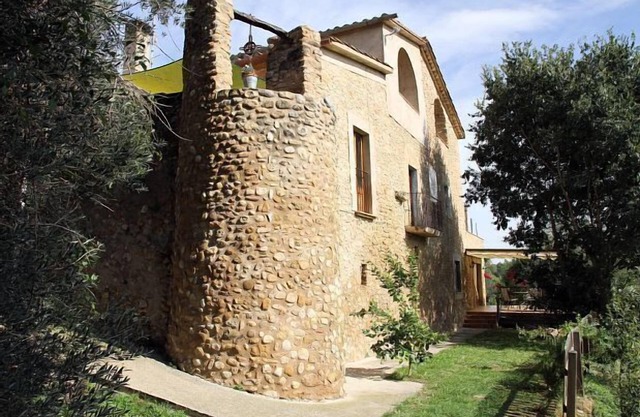 Self catering Mas Guitart for 4 people