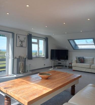 Self Catering Spacious open plan 3 bed apartment with sea views