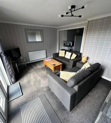Self Catering Spacious 2 Bed Apartment with sea views