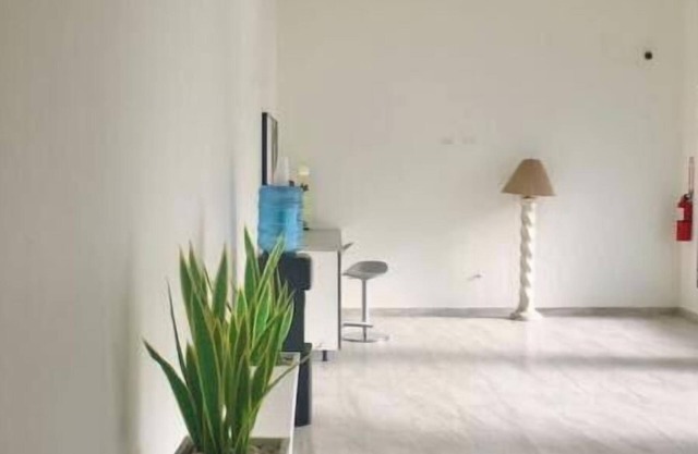 Self check in Elegant & central studio with desk