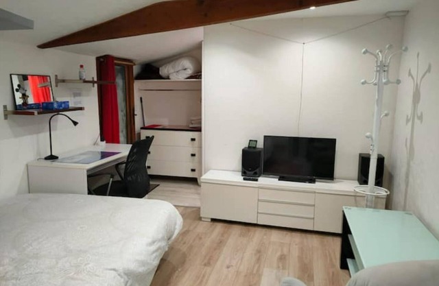 Self-contained studio in the heart of the Yvelines