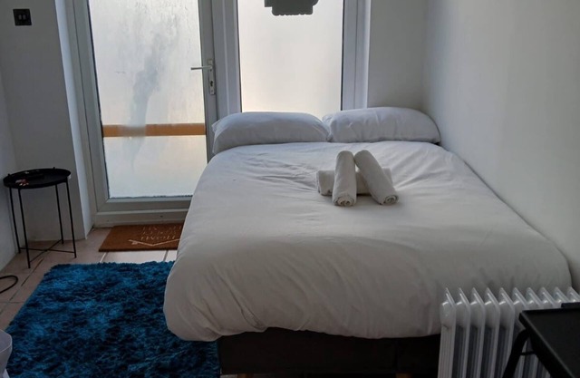 Self contained studio in Colindale, North West London