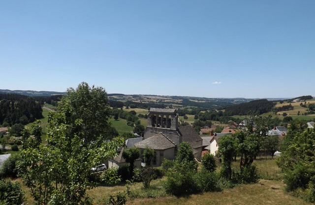 Semi-detached house in Lorcières with BBQ, pets allowed