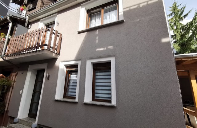 Semi-detached house in Hanau, conveniently located and close to the Main riverbank
