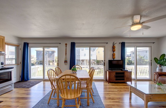 Semi-Oceanfront Beach Cottage II. Access across street to shops and restaurants