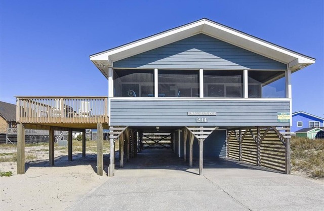 Semi-oceanfront in South Nags Head with views and well-maintained interior!