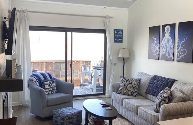 SEND INQUIRY TO FIND OUT IF YOUR DATES ARE AVAILABLE, TOP FLOOR VIEWS!