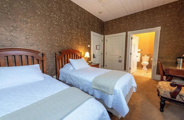 Seneca Room - Big Tree Innnn