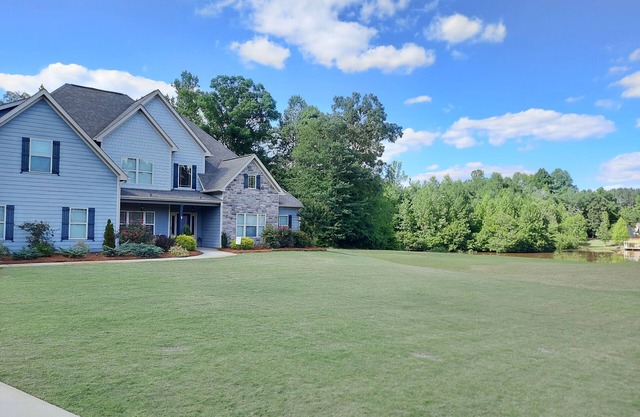 Senoia, GA 5 bed 4 bathroom, 2 miles from downtown Senoia!