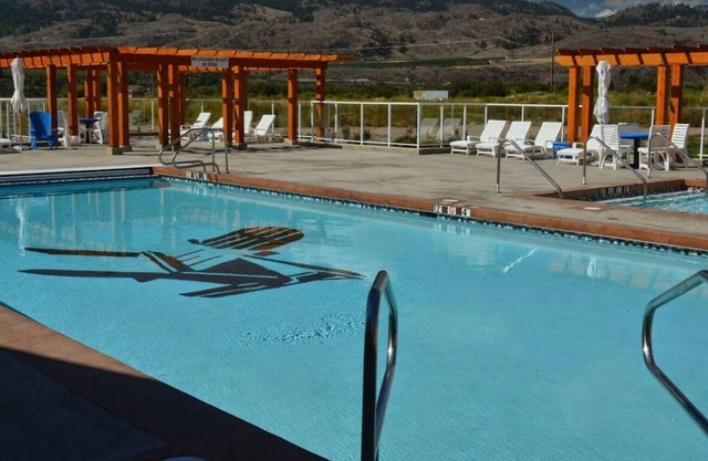 Sept Long Weekend | Sleeps 8 | Close to pool