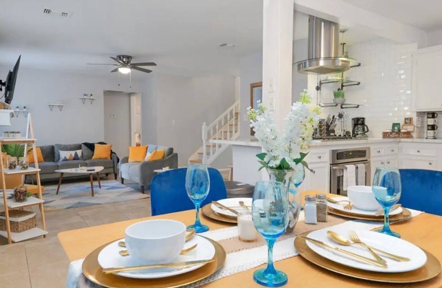 SERENE BOHEMIAN MANOR|FAMILY RETREAT|4BD 2.5BA