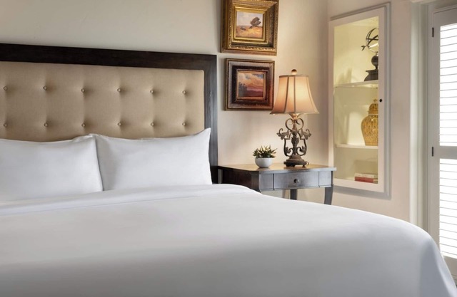 Serene Desert Escape in Spacious Rooms, Perfect for Yoga & Spa Lovers