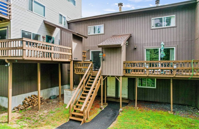 Serene getaway with fireplace, grill, kayaks & washer/dryer