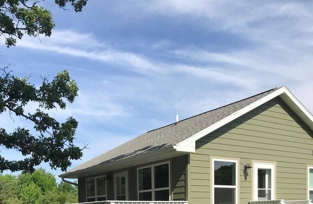 Serene Hilltop Escape - Lake Views!!