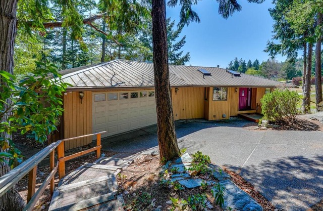 Serene La Conner Retreat with Fireplace and Deck!