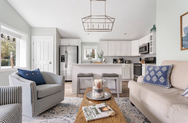 Serene Location - Next to Hampton Park: Haven Home